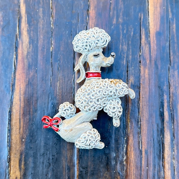Jewelry - Epic Vintage Ceramic Poodle Pin 🐩